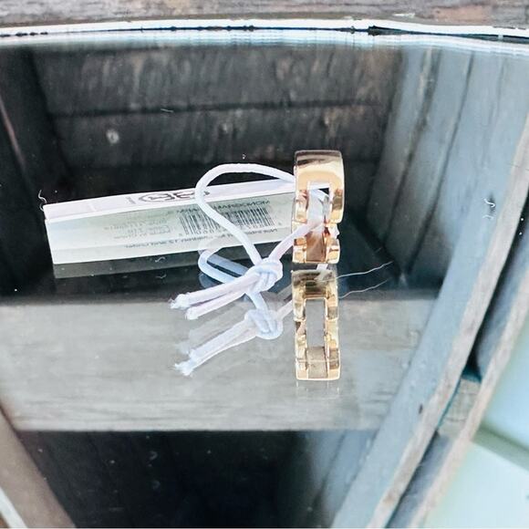 Tory Burch- Monogram “S” initial charm, NWT - Picture 3 of 7